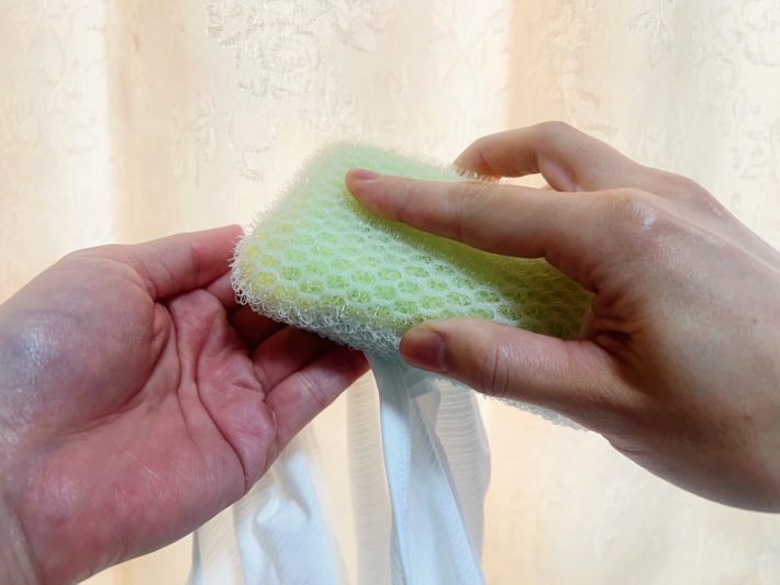 ダイソーの「石けん用スポンジ」