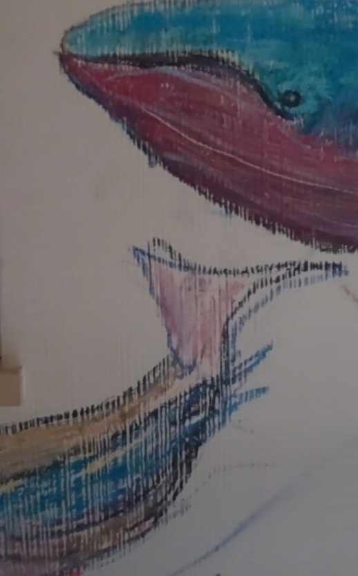 家の壁にクレヨンでデカデカと何匹もの海の生き物が