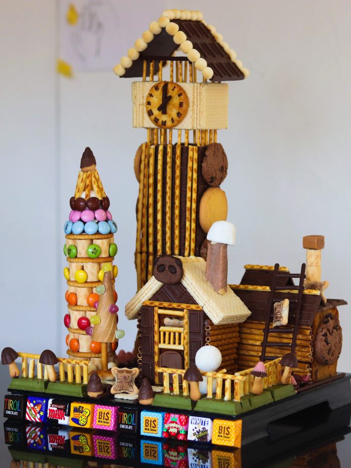 コンビニ菓子だけでつくり上げた“お菓子の街”