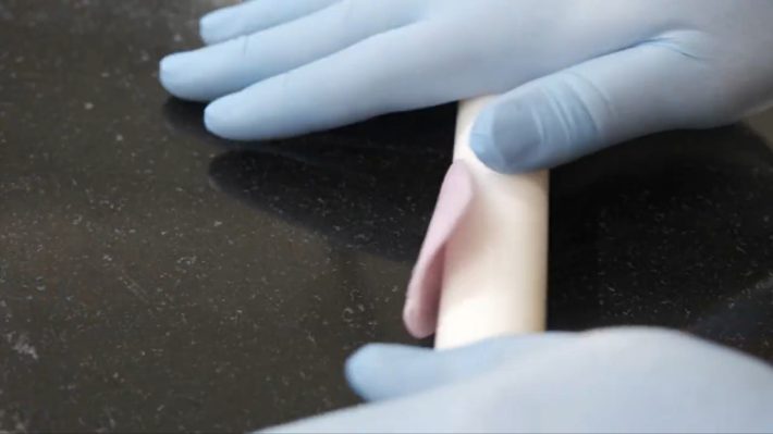 ハイチュウで薔薇を作る工程