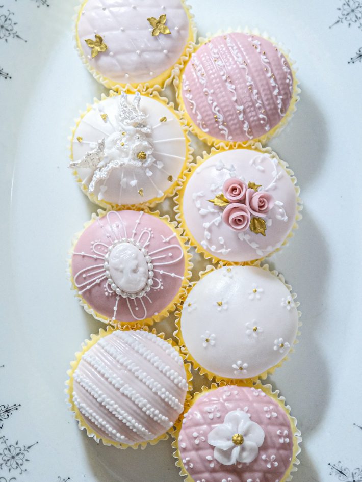 貴族のアフタヌーンをイメージさせる「プティケーキ」