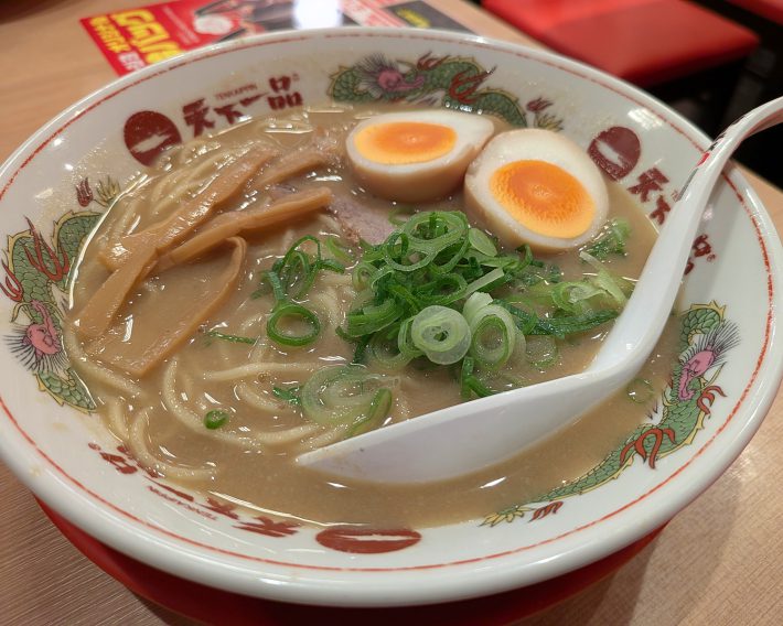「こってり味付煮卵ラーメン」（1090円）
