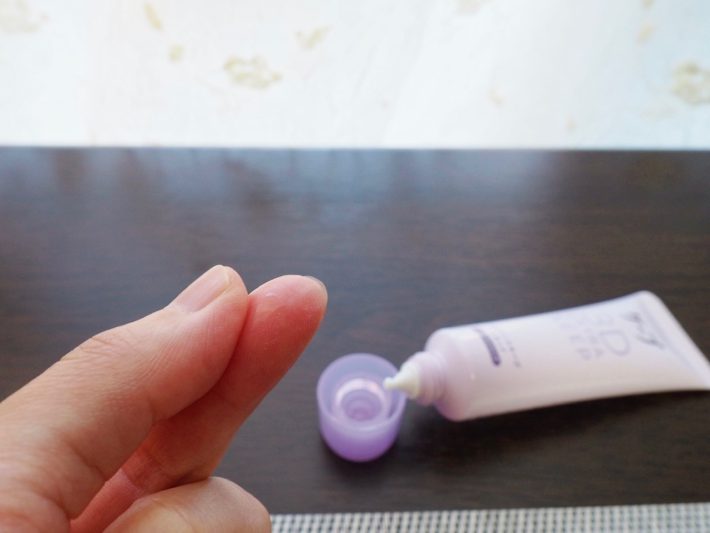 指で塗る液体タイプのケープ「ニュアンスキープリキッド」