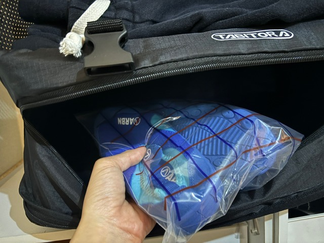 ファスナー付きポケット