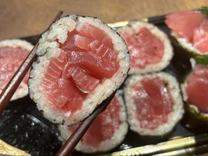 「魚萬ほぼ海鮮巻き（鉄火）」1177円（税込）