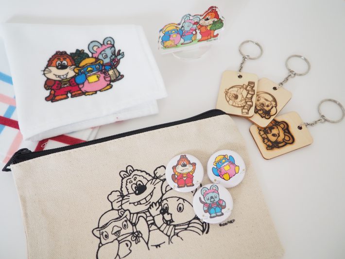 ファンの声によって生まれた『にこにこ、ぷん』のグッズ　©jpp/NEP