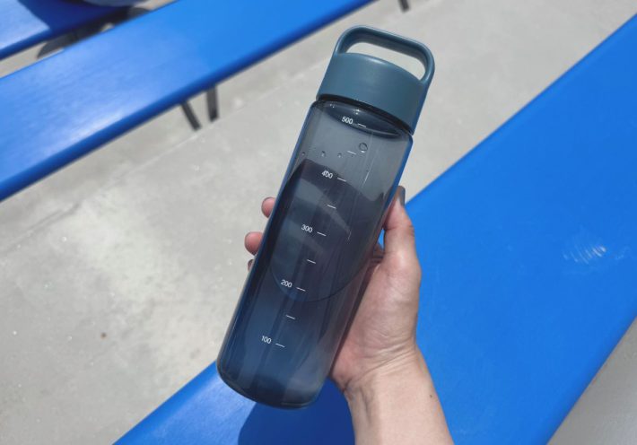 目盛り付きドリンクボトル