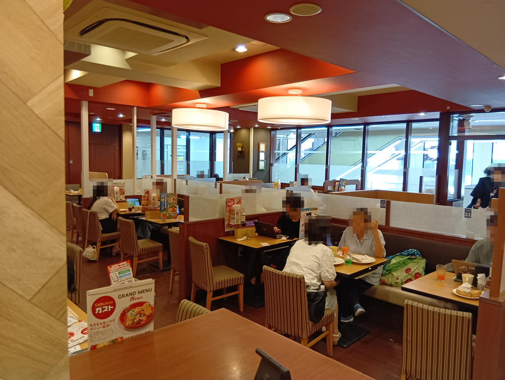 「ガスト」でちょい飲みしたら、最強コスパに大満足。マジで100本食べたい“感動のおつまみ”も | 女子SPA！