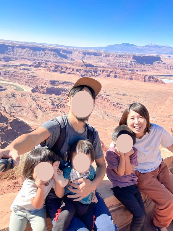 おかんトラベラーさんと、家族のみなさん。アメリカのデッドホースポイント州立公園にて