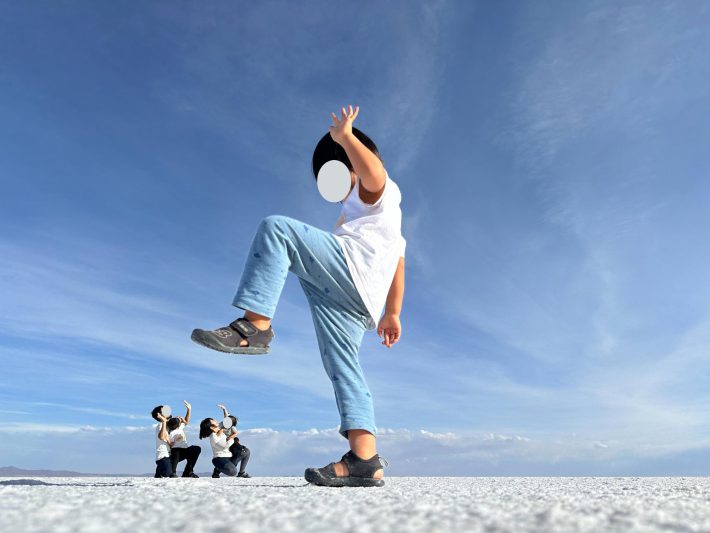 ボリビア　ウユニ塩湖にて
