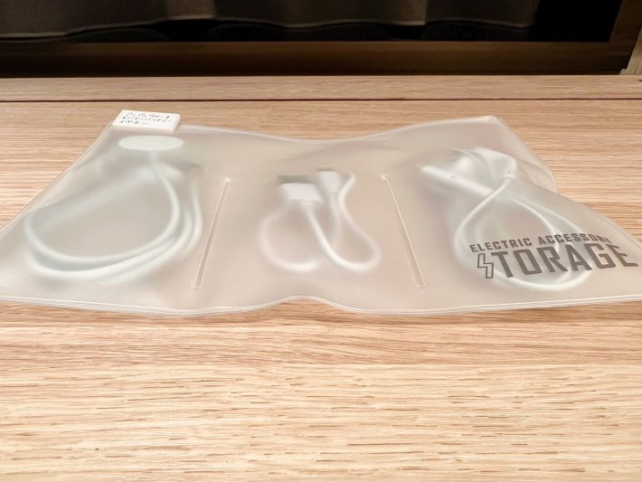 ダイソー「しわけられる！EVAスライダーポーチ」