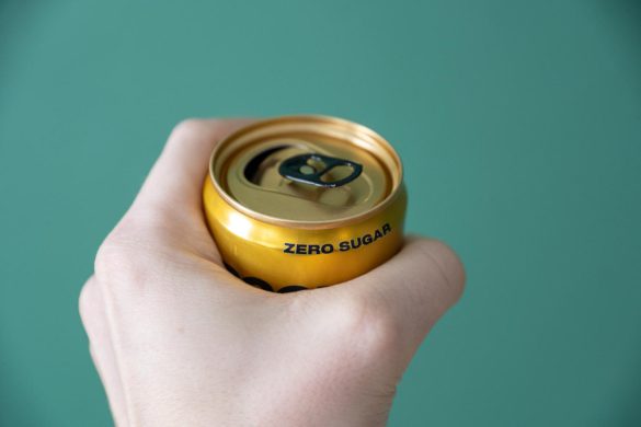 ゼロシュガーのマークが入った缶