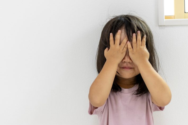 目隠し　女の子