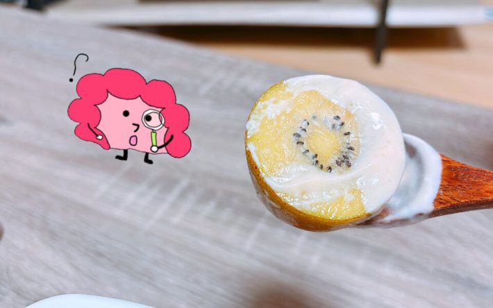 皮ごと凍らせたキウイをヨーグルトにどぼん