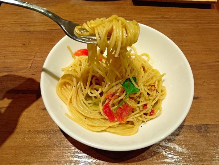 パスタ2 オリーブオイルの風味がオシャレ