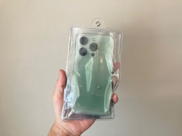 冷却ケースに入れたスマホ