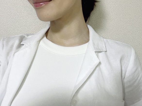 「ブラフィールクロップドホルターネックタンクトップ」1290円/税込 カラー：オフホワイト