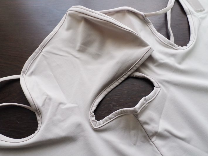 「UVカットフェイスカバー」（ユニクロ）