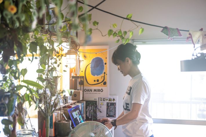 作業中のShihoさん