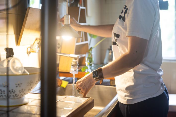 手元を照らすペンダントライト