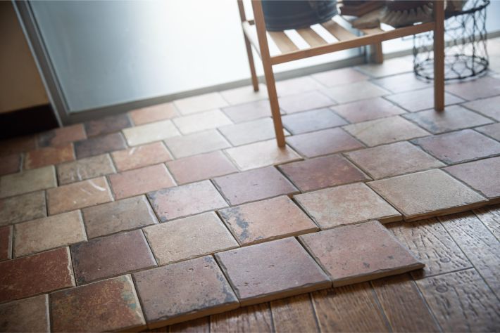 タイルを敷き詰めたインナーテラス