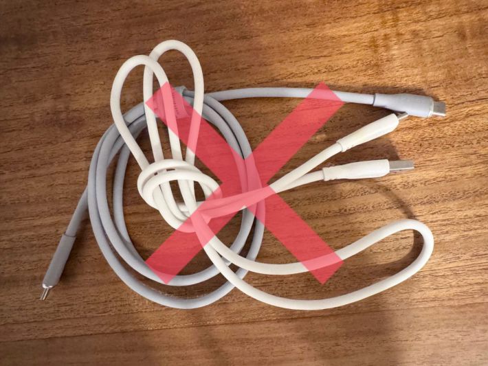 マグネットケーブルホルダー