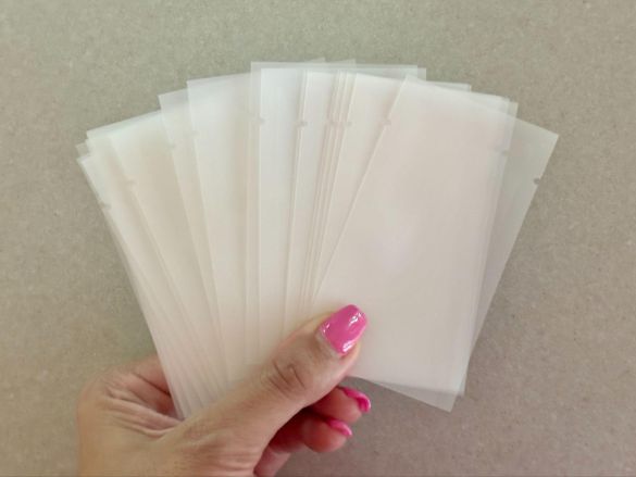 トラベル　熱圧着パウチ容器