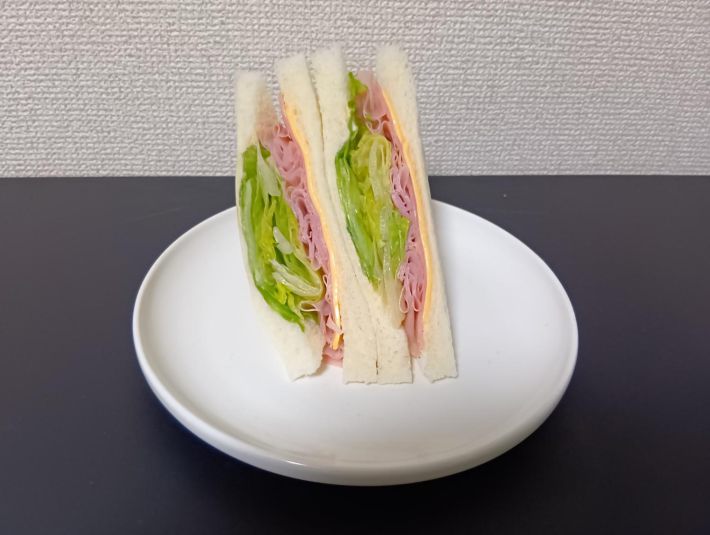 ミニストップのたっぷりレタスサンド