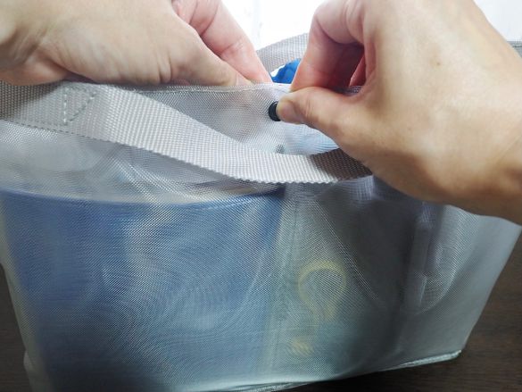 ボタンを留める