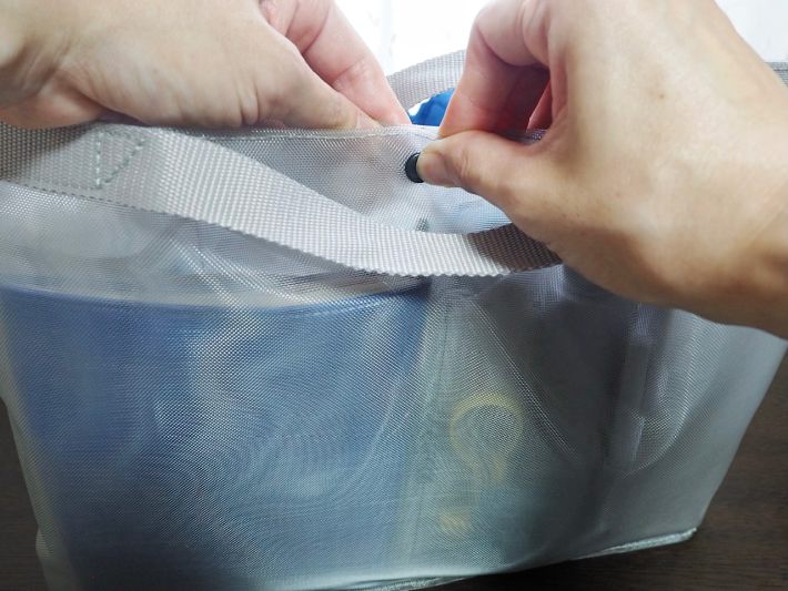 ボタンを留める