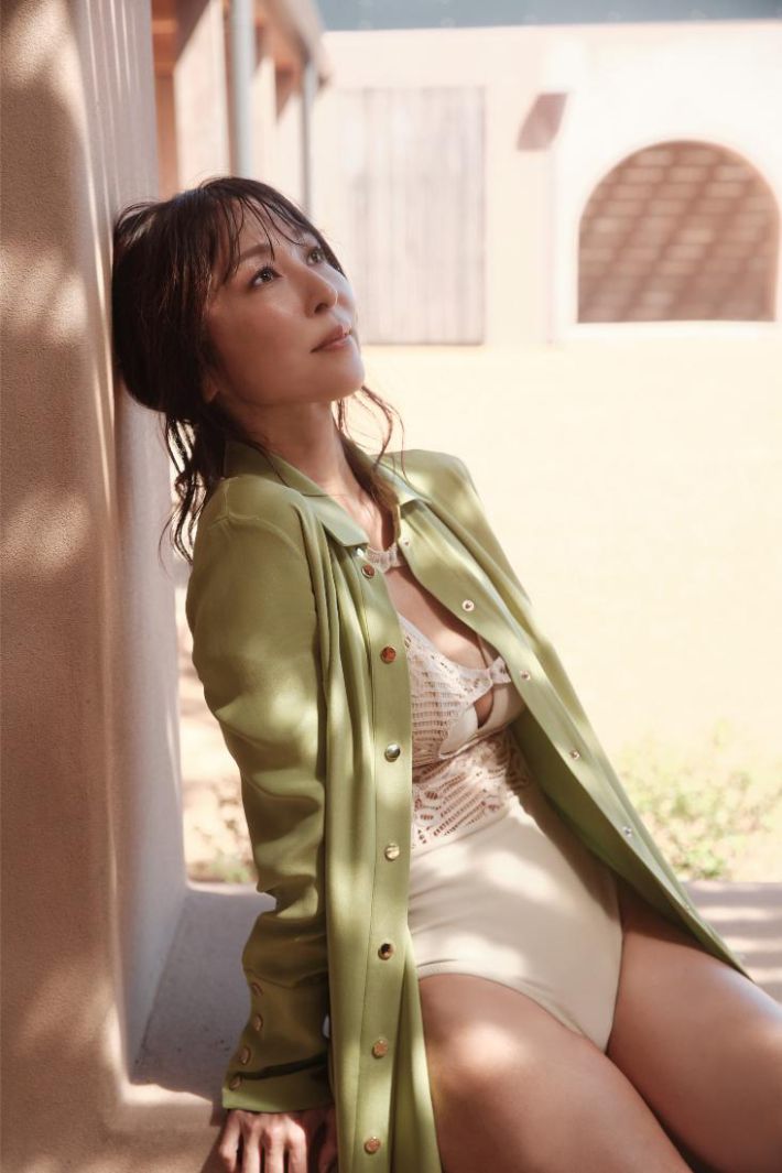 写真集『AROUND』より