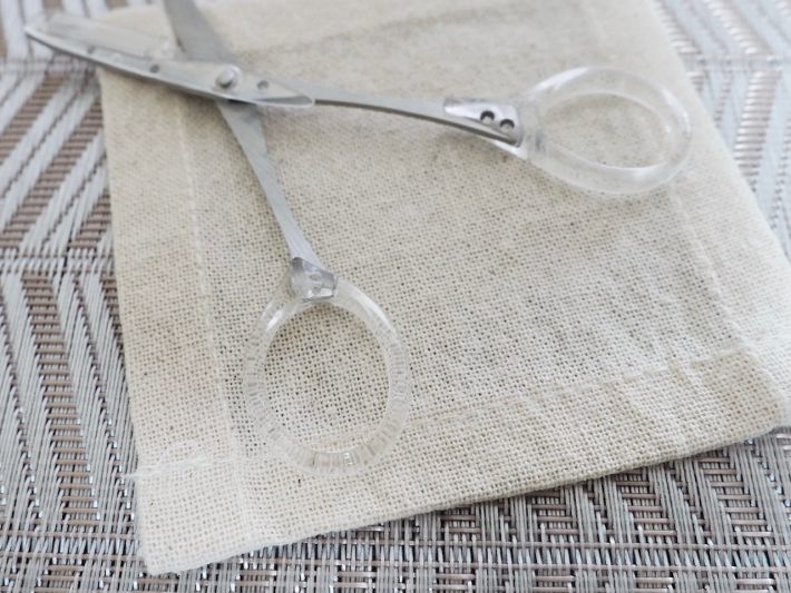 SITRA 眉毛用くし付きハサミ ストレートタイプ