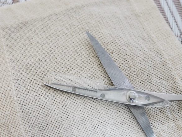 SITRA 眉毛用くし付きハサミ ストレートタイプ