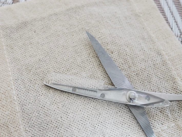 SITRA 眉毛用くし付きハサミ ストレートタイプ