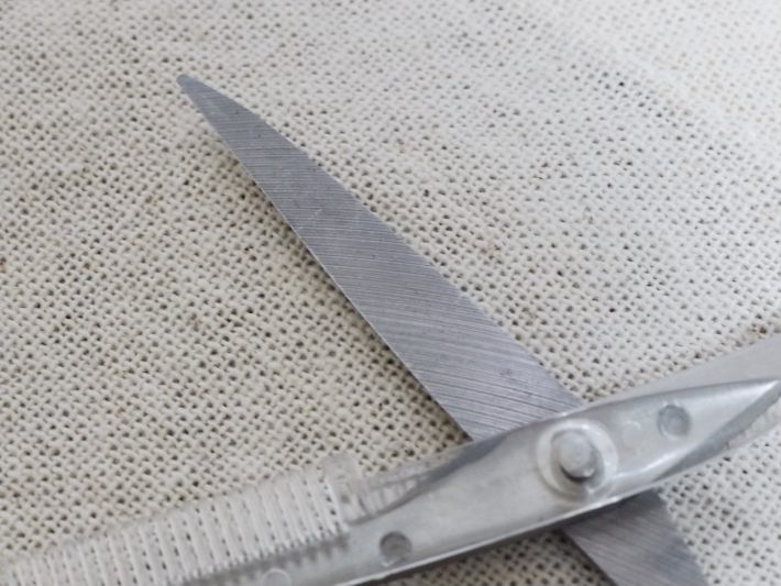 SITRA 眉毛用くし付きハサミ ストレートタイプ