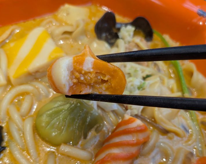 マーラータンにおなじみの「蟹味みそ入り魚団子」