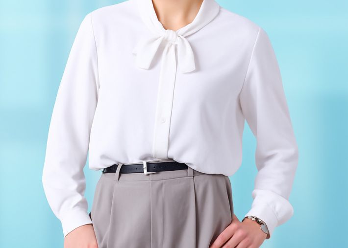 ブラウス＋パンツ