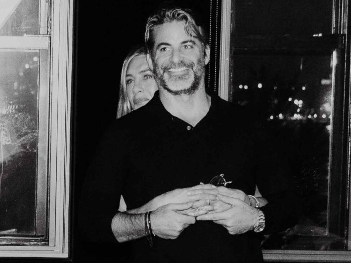 交際宣言したジェニファー・アニストンとジム・カーティス