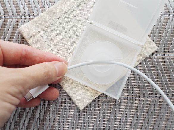 ケーブルを挟む画像