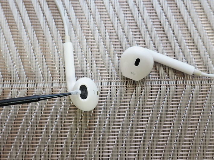マイクロブラシとイヤホン