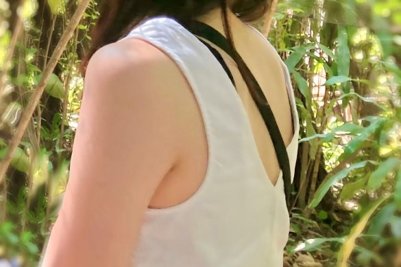 真里さん（仮名・30代）の後ろ姿