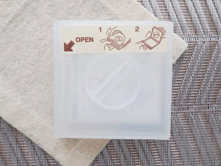 スマホスタンド付ケーブル収納の商品概要①