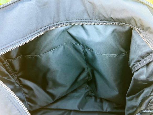 細長い内ポケット