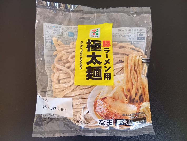 「極太麺 1食入」（118円）