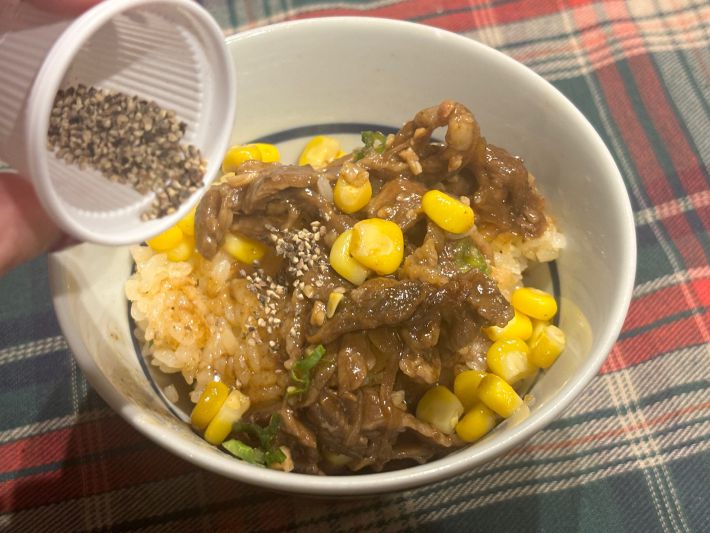 ビーフガーリックライス　ブラックペッパー添え