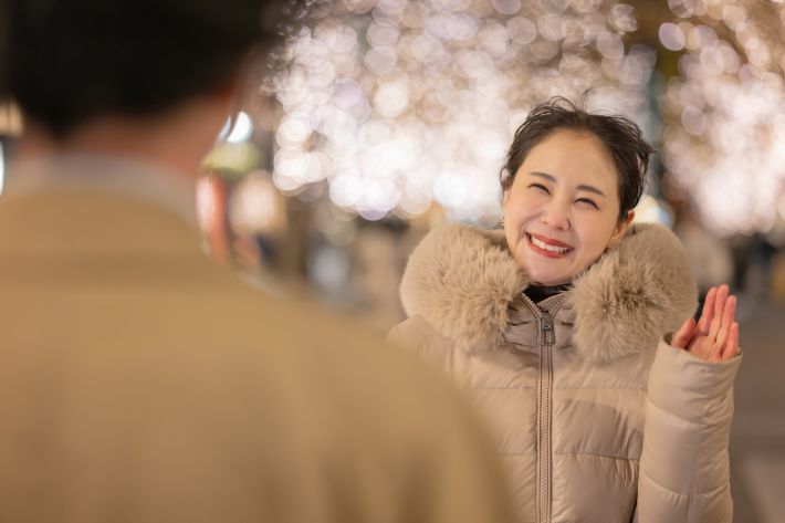 待合せをする男女