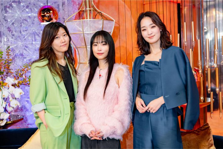 左から、ヒコロヒーさん、MEGUMIさん、剛力彩芽さん