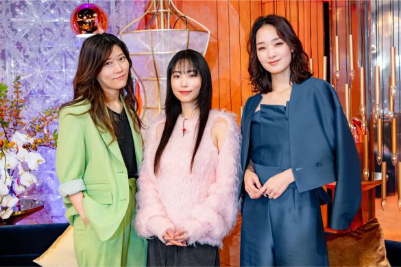 左から、ヒコロヒーさん、MEGUMIさん、剛力彩芽さん