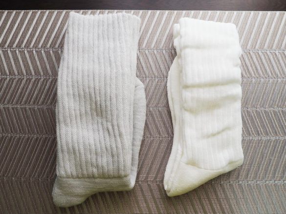 左：ダイソー、右：ユニクロ