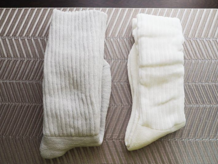 左：ダイソー、右：ユニクロ